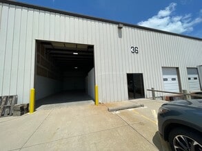 4817 N 56th St, Lincoln, NE for lease Interior Photo- Image 2 of 3