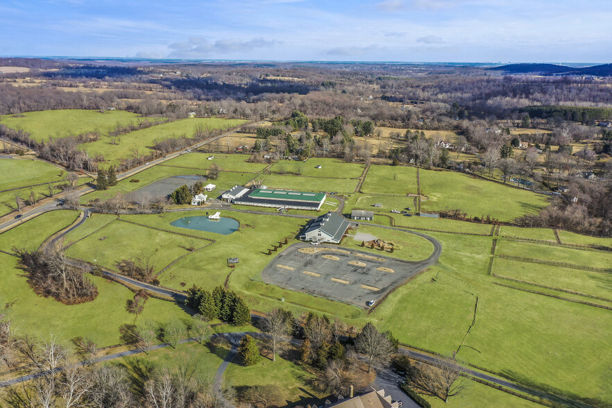 23320 Foxchase Farm Ln, Middleburg, VA for sale - Building Photo - Image 3 of 19