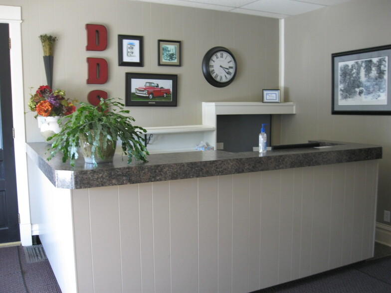 112 1st Ave E, Newton, IA for lease - Interior Photo - Image 3 of 3