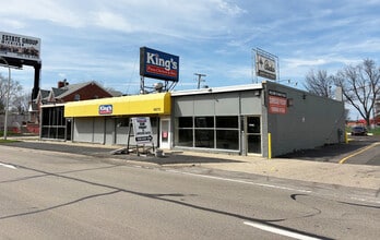 16269-16279 E 11 Mile Rd, Roseville, MI for lease Interior Photo- Image 1 of 1