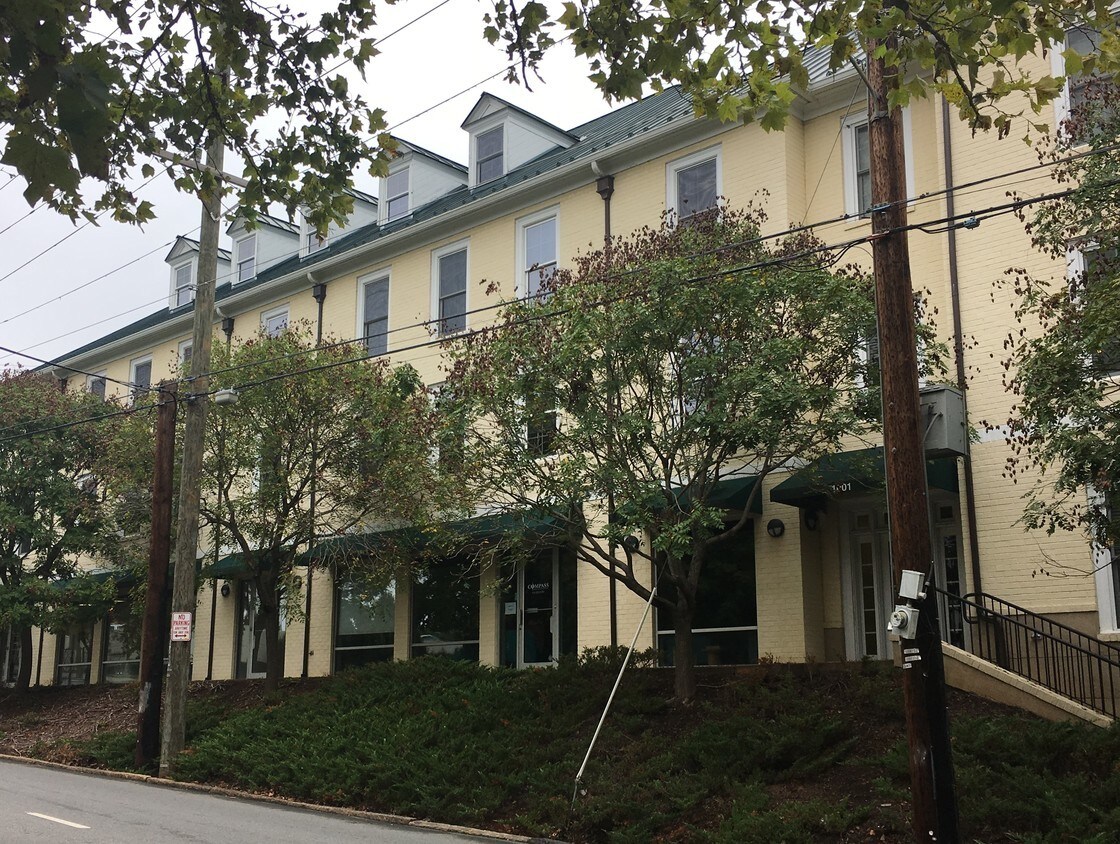 1001 E Market St, Charlottesville, VA 22902