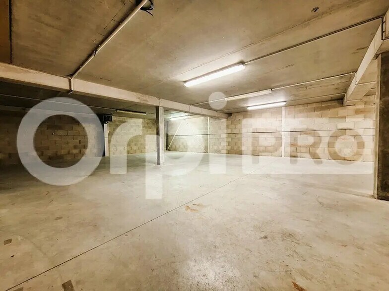 Retail in Villers-Cotterêts for lease - Building Photo - Image 1 of 7