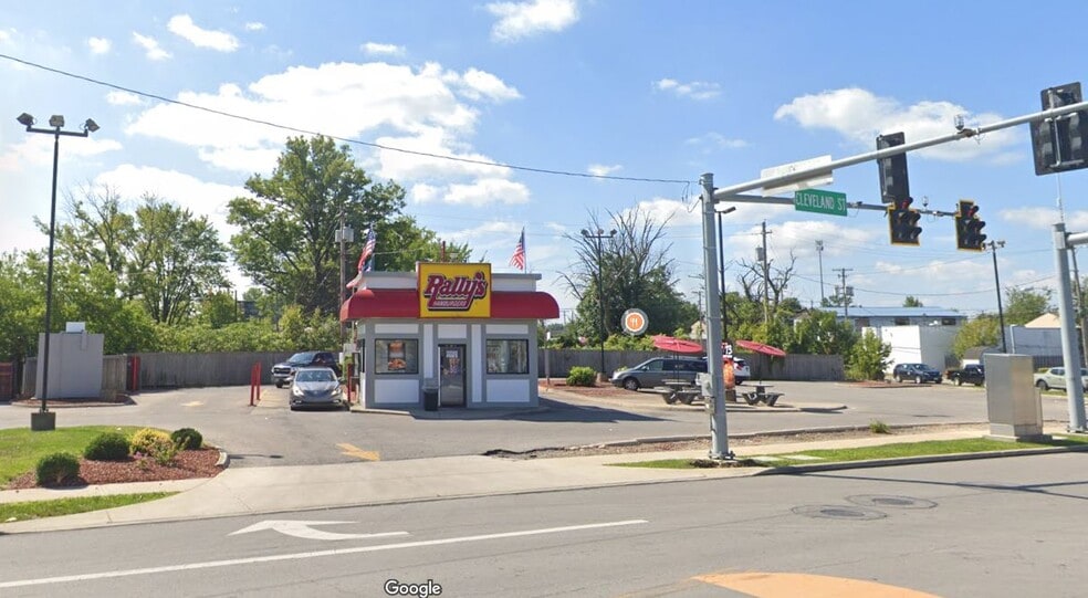 711 Cleveland St, Elyria, OH for lease - Primary Photo - Image 1 of 3