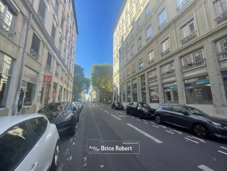 Retail in Lyon for lease - Building Photo - Image 2 of 2