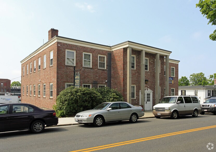 22 Woburn St, Reading, MA 01867