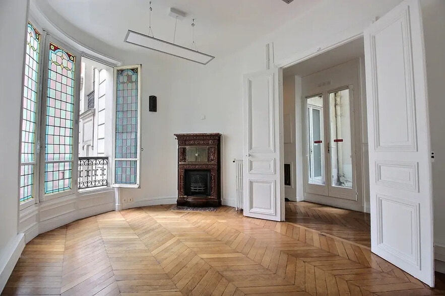Office in Paris for lease - Interior Photo - Image 3 of 5