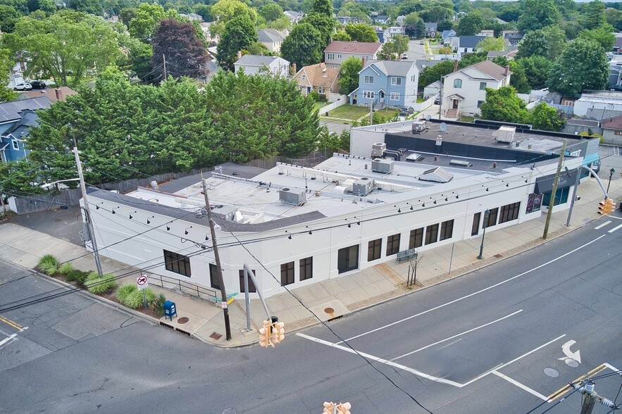 190-196 Merrick Rd, Merrick, NY for lease - Building Photo - Image 2 of 11