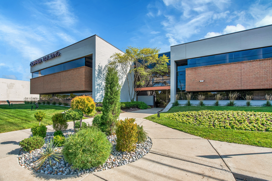 23800 Orchard Lake Rd, Farmington Hills, MI for lease - Building Photo - Image 1 of 5