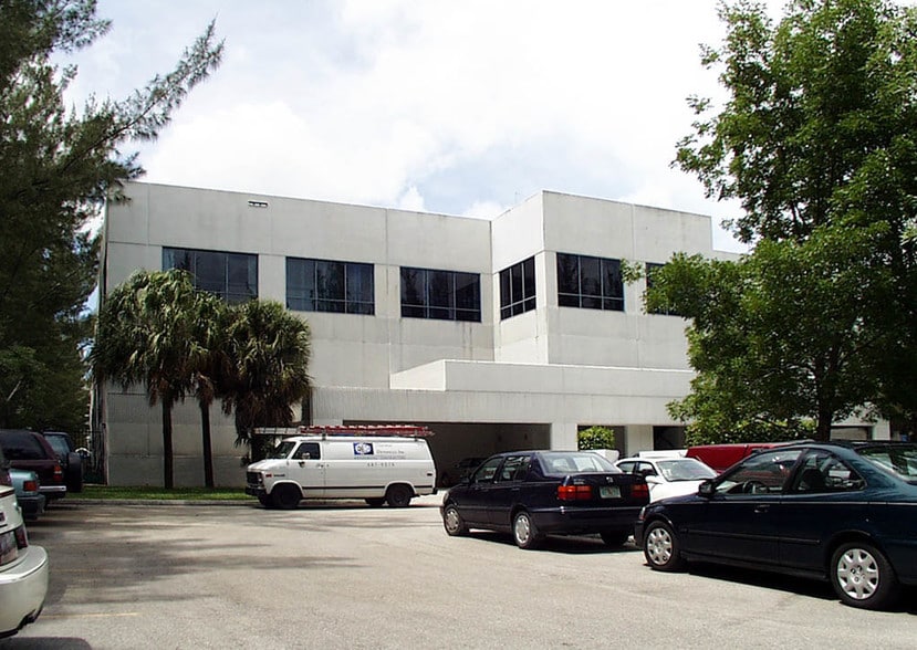 1500 NW 95th Ave, Miami, FL for lease - Building Photo - Image 3 of 18