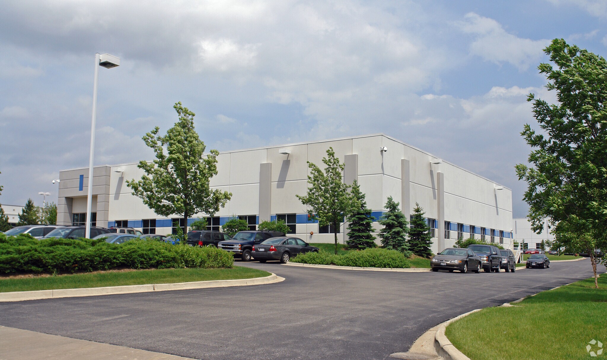 701 Willowbrook Centre Pky, Willowbrook, IL for sale Primary Photo- Image 1 of 1