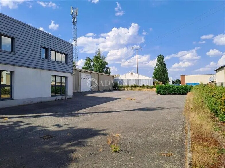 Flex in Carquefou for lease - Building Photo - Image 1 of 6