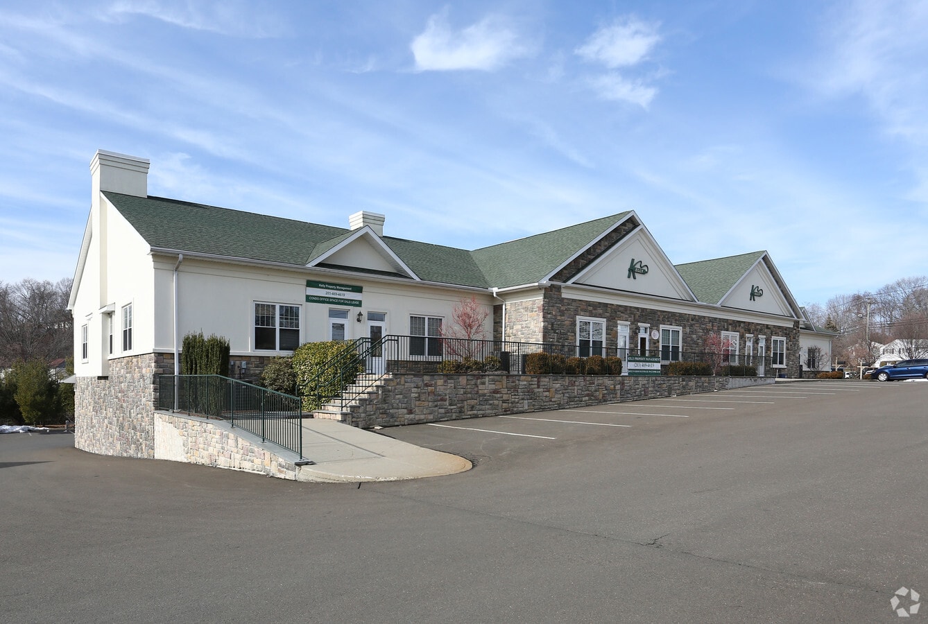 64 Thompson St, East Haven, CT 06513