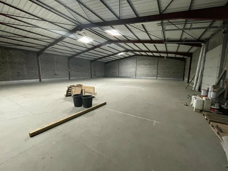 Industrial in Carquefou for lease - Building Photo - Image 1 of 8