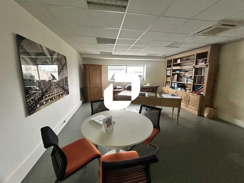 Flex in Houilles for sale - Building Photo - Image 2 of 38