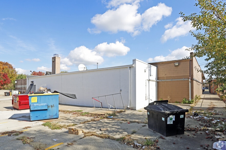 25209 Gratiot Ave, Roseville, MI for sale - Building Photo - Image 2 of 6