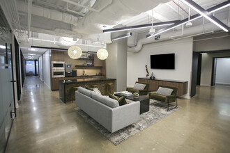 10940 Wilshire Blvd, Los Angeles, CA for lease Interior Photo- Image 1 of 5