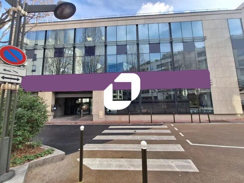 Location Bureaux 640 m² - Photo 1