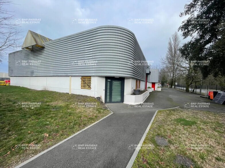 Flex in Pessac for lease - Building Photo - Image 3 of 18