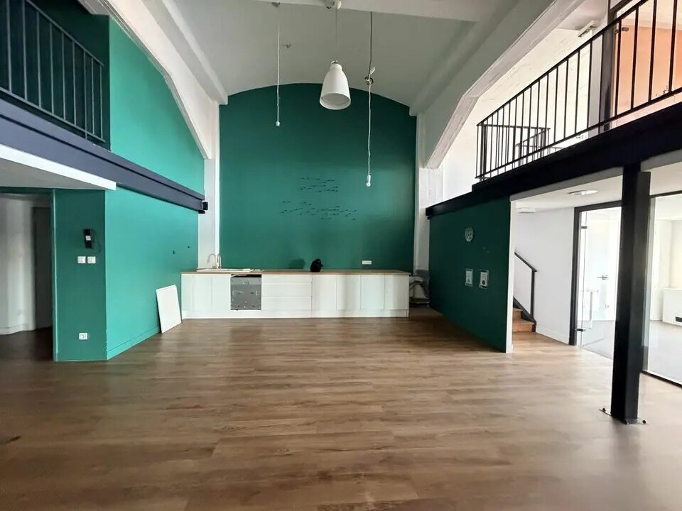 Office in Bordeaux for lease Building Photo- Image 1 of 13