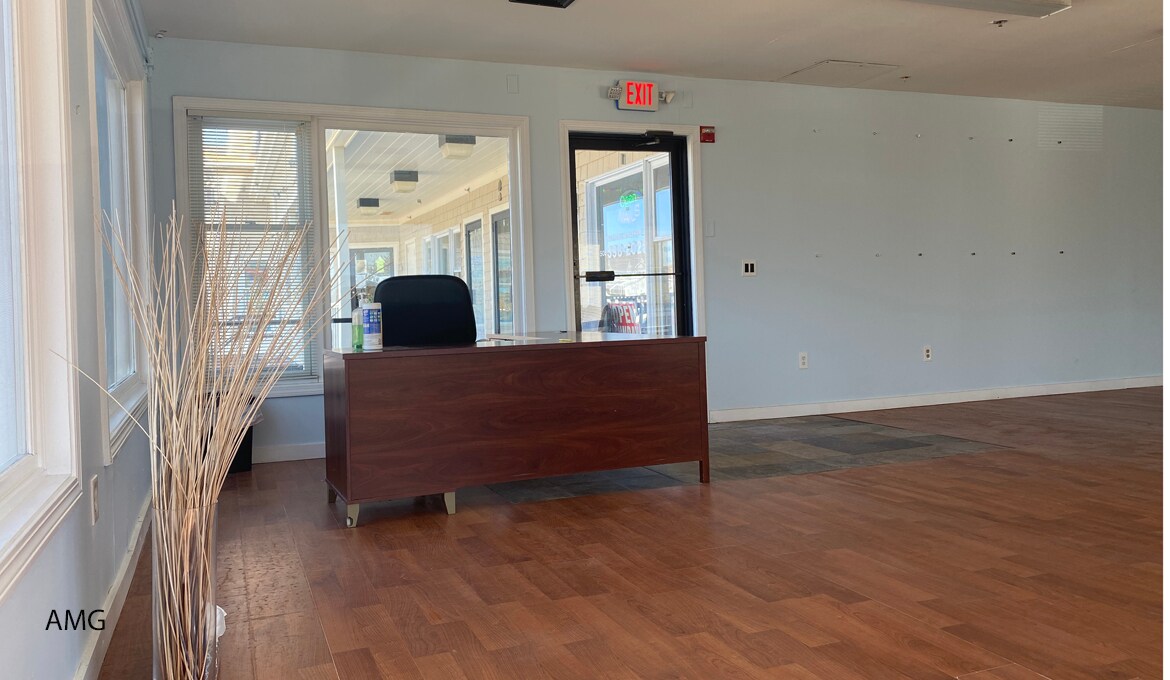 109 Main St, West Dennis, MA 02670 Windmill Plaza