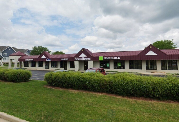 1195 Summit Ave, Oconomowoc, WI for sale Primary Photo- Image 1 of 1