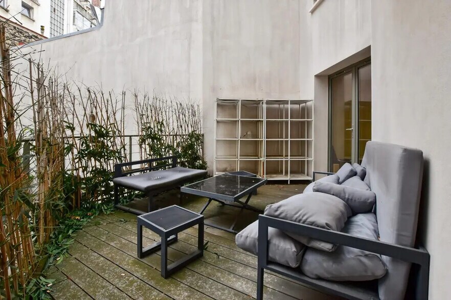 Office in Paris for lease - Building Photo - Image 1 of 5