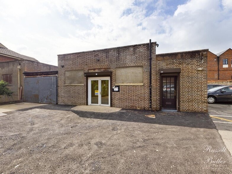Market Hl, Buckingham for lease - Building Photo - Image 2 of 3