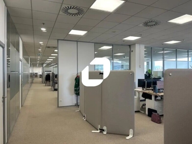 5 Avenue Raymond Chanas, Eybens for lease - Interior Photo - Image 3 of 7