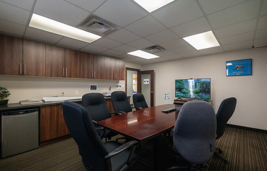 1395 Whyte Av, Winnipeg, MB for lease - Building Photo - Image 2 of 11