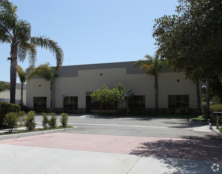 2370 Santiago Ct, Oxnard, CA for lease - Building Photo - Image 3 of 3