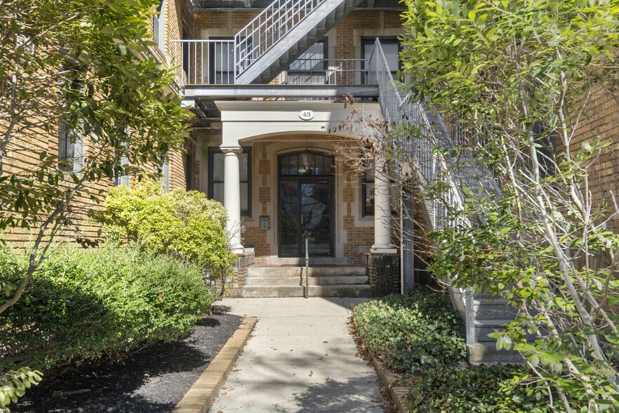 43 Granite St, New London, CT for sale - Building Photo - Image 2 of 14