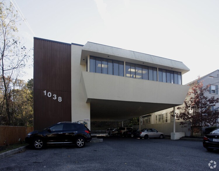 1038 West Jericho Tpke, Smithtown, NY for sale - Building Photo - Image 1 of 1