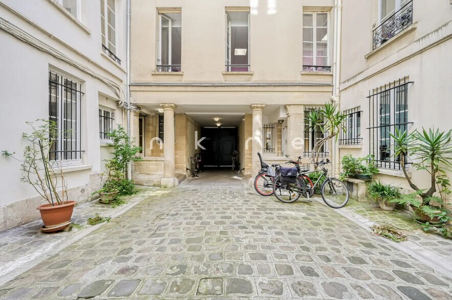 Office in Paris for lease - Building Photo - Image 2 of 8