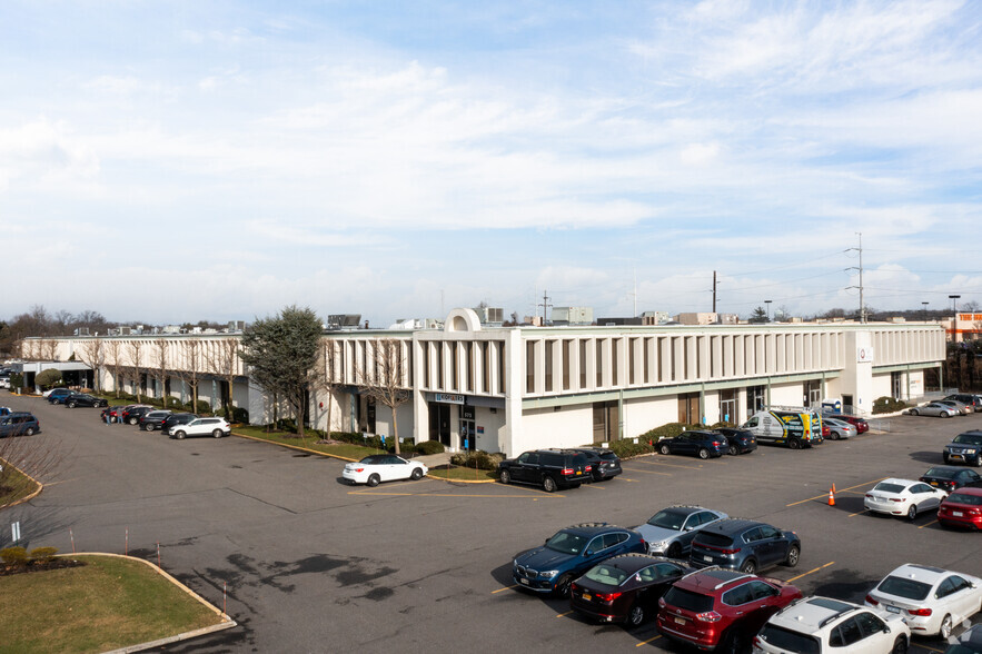 575 Underhill Blvd, Syosset, NY for lease - Building Photo - Image 3 of 9