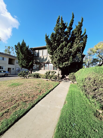 325 S Los Robles Ave, Pasadena, CA for sale - Building Photo - Image 2 of 6