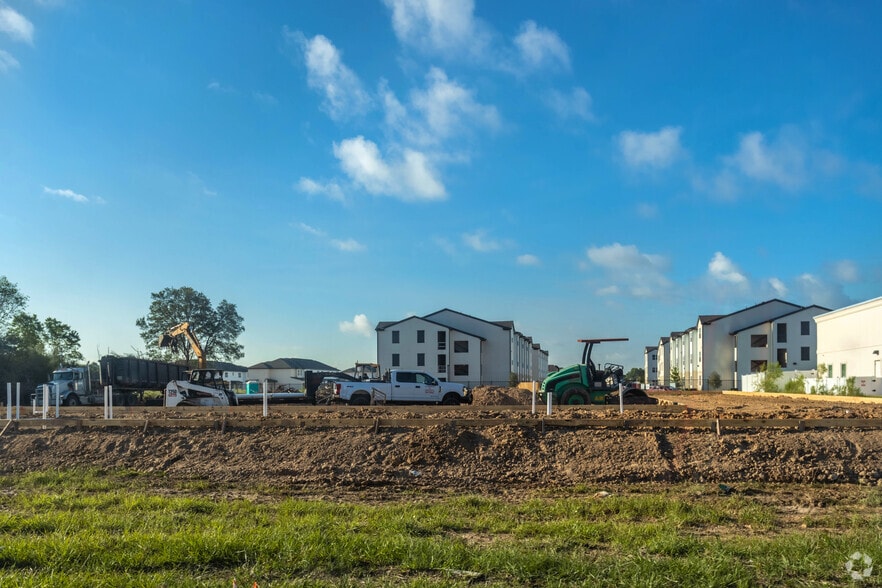 15221 Spencer Rd, Houston, TX for lease - Building Photo - Image 2 of 19