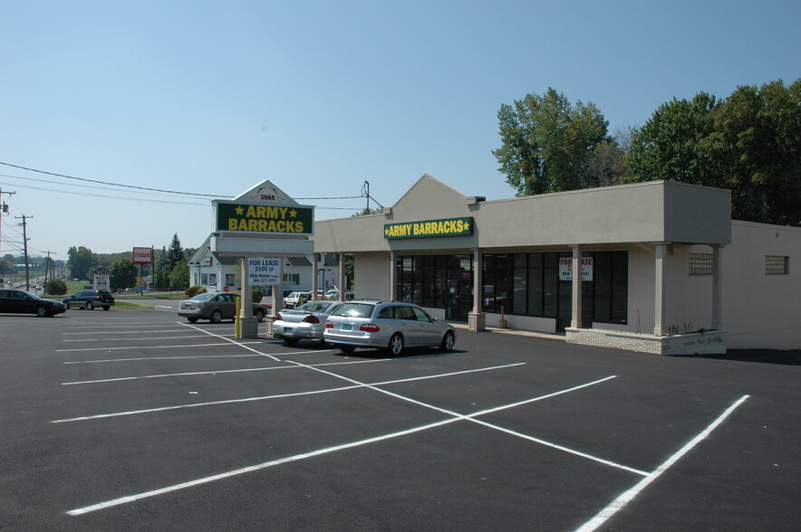 2585 Berlin Tpke, Newington, CT for lease - Building Photo - Image 2 of 2