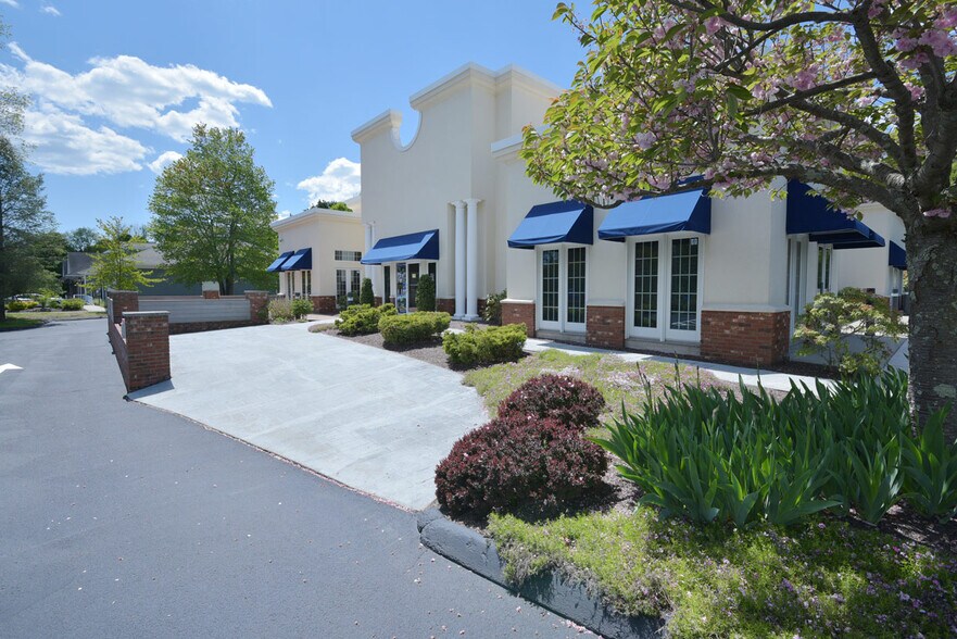 707 Main St, Monroe, CT for sale - Building Photo - Image 1 of 1