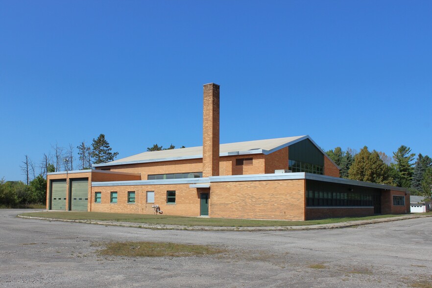 610 Cuyler St, Cheboygan, MI for sale - Building Photo - Image 3 of 17