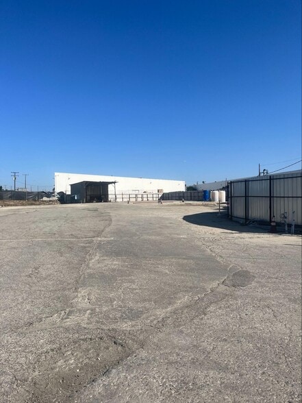 378 W 133rd St, Los Angeles, CA for lease - Building Photo - Image 3 of 6