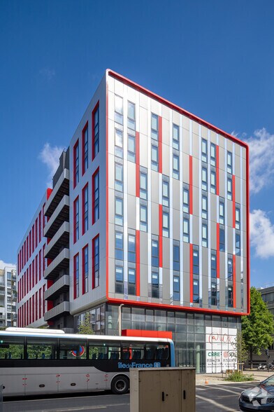 Retail in Saint-Denis for lease - Building Photo - Image 3 of 3