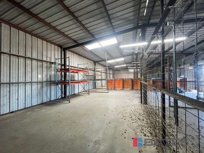 800 NW McKinney St, Rice, TX for sale - Interior Photo - Image 3 of 12