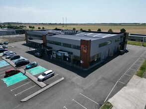 Office in Fontenay-sur-Eure for lease Building Photo- Image 1 of 12