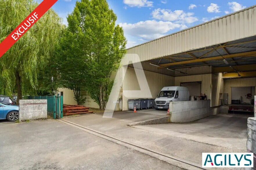 Flex in Les Ulis for sale - Building Photo - Image 1 of 12