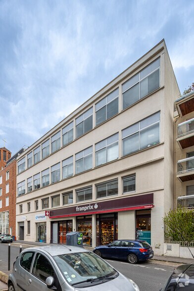 42 Bis Rue De L'Est, Boulogne-Billancourt for lease - Primary Photo - Image 1 of 2