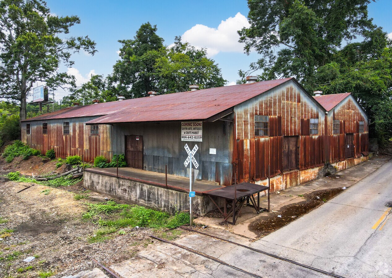 301 W Solomon St, Griffin, GA 30223