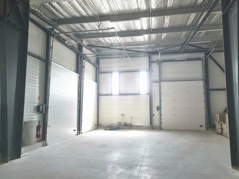 Flex in Perpignan for lease - Interior Photo - Image 3 of 7