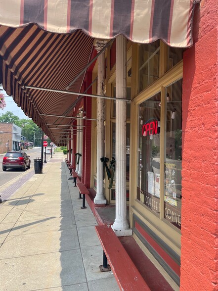 128-142 N Canal St, Canal Fulton, OH for lease - Building Photo - Image 3 of 5