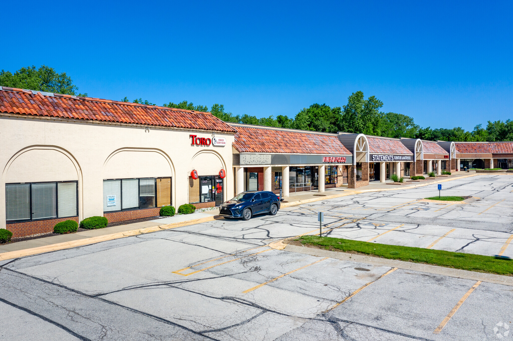 9000-9078 Metcalf Ave, Overland Park, KS for lease Building Photo- Image 1 of 15