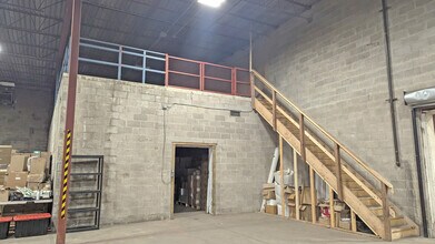 1011 Hubrey Rd, London, ON for lease Building Photo- Image 2 of 7